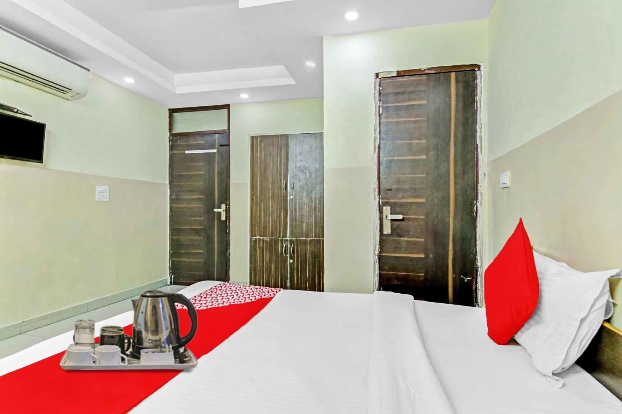 Super Hotel O Royal Green New Delhi Exterior photo